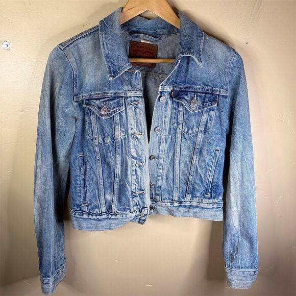 Levi's Women's Denim Trucker Jacket Size S Basic Button Front Grunge Punk Skater - Picture 1 of 7